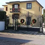 Rosa New Bed & Breakfast 3*