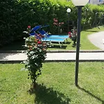 Rosa New Bed & Breakfast 3*